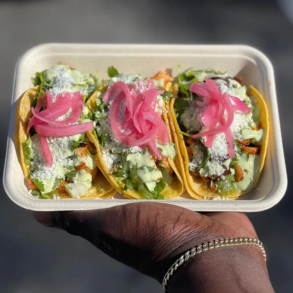 Photo of Two Hommés